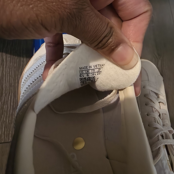 NWT- Adidas Gazelle Beige Sneakers Size 8.5 For Women And 7 In Men For US sizes - Picture 9 of 10